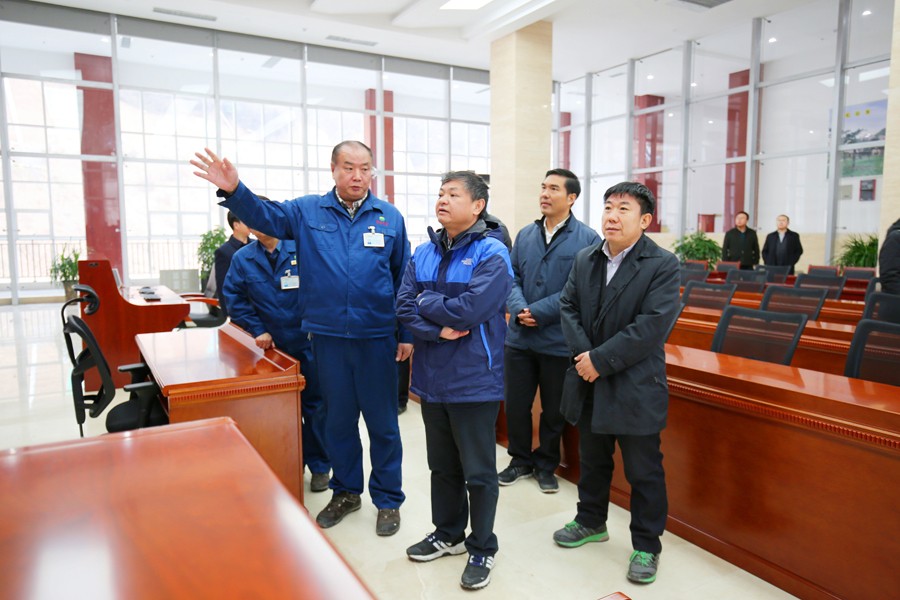 9-2016年12月，生態環境部部長黃潤秋（時任環境保護部副部長）蒞臨金徽股份視察工作，對金徽股份 的環境保護工作給充分肯定。.jpg