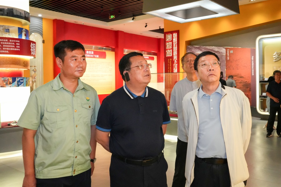 2024.06.23全國政協委員、 陜西省政協副主席、民建陜西省委會主委李忠民蒞臨金徽股份調研.jpg